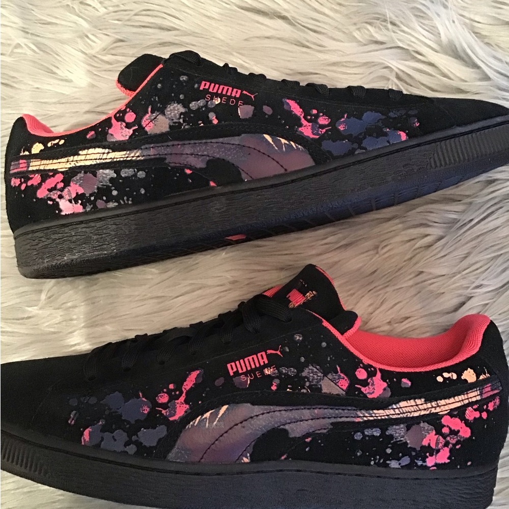 Puma Suede PaintSplatter Sneakers New! Gem